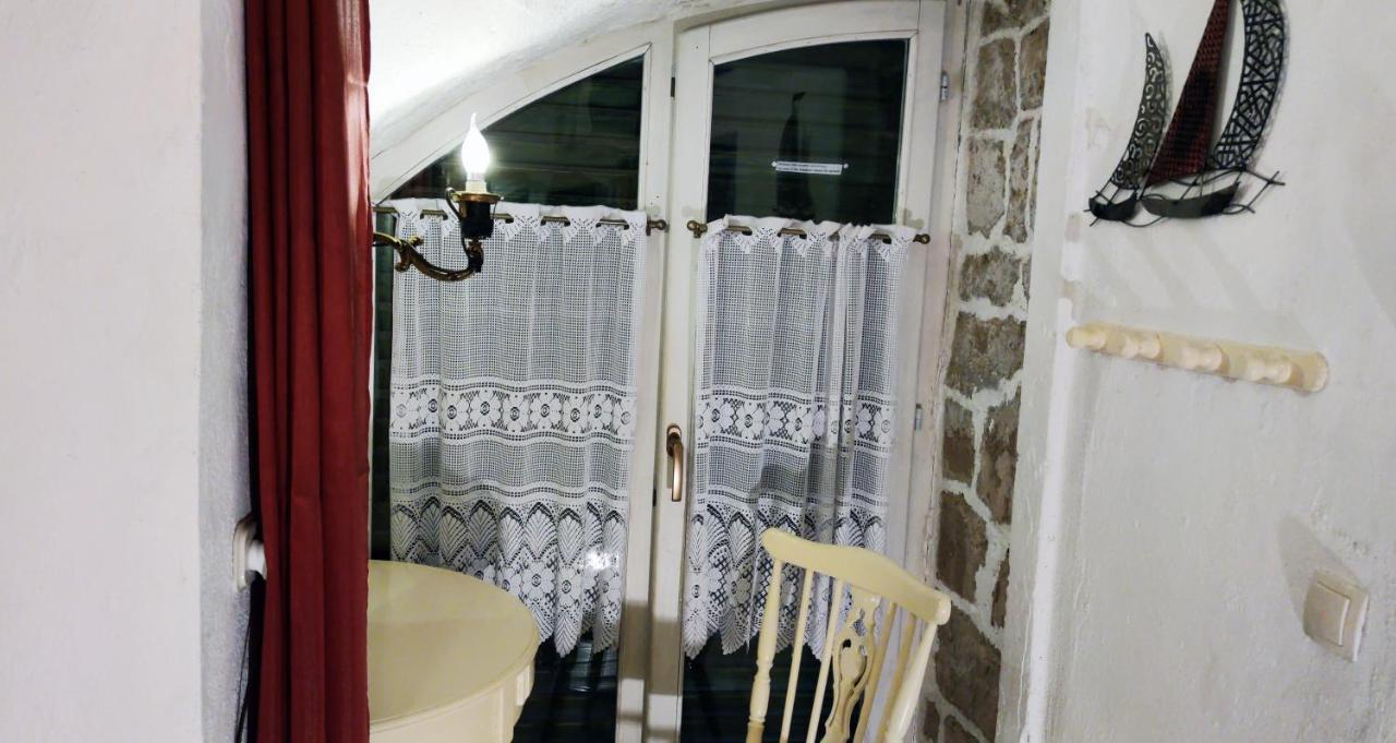 Apartment Alena With Terrace And Garden Center Jelsa Jelsa  Exterior foto